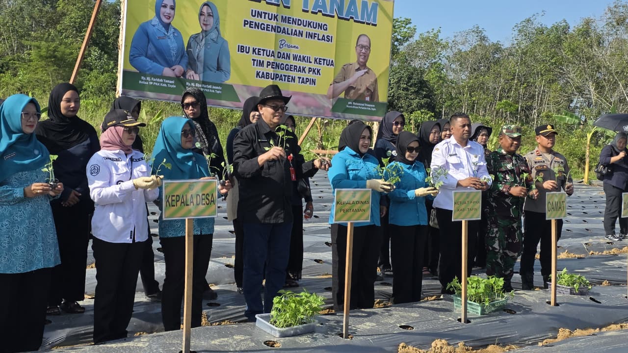 GERAK TANAM BERSAMA IBU KETUA & WAKIL KETUA TIM PENGGERAK PKK KABUPATEN TAPIN